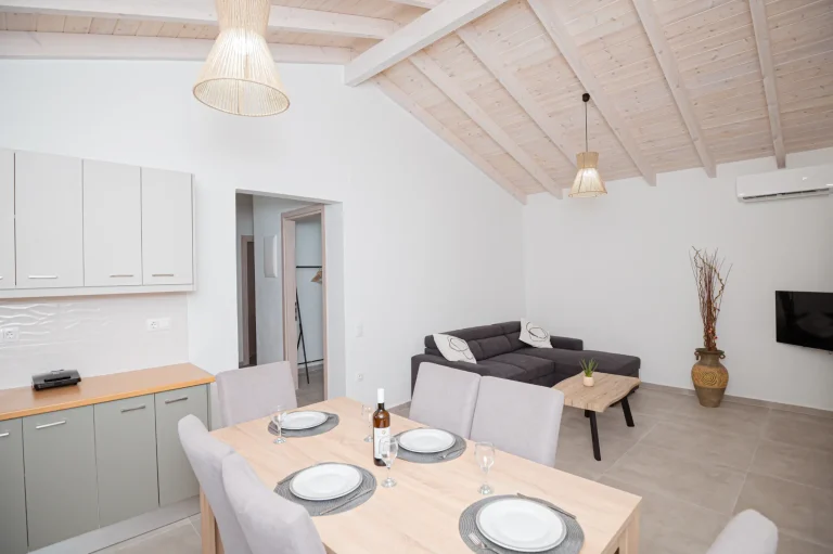 Chrysanthi's house Gardelades Corfu, family house for rent