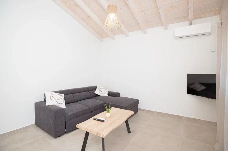 Chrysanthi's house Gardelades Corfu, family house for rent