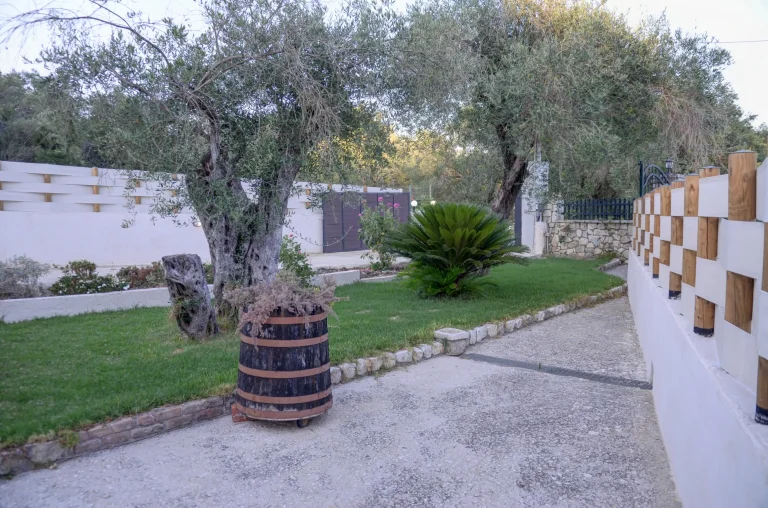 Chrysanthi's house Gardelades Corfu, family house for rent