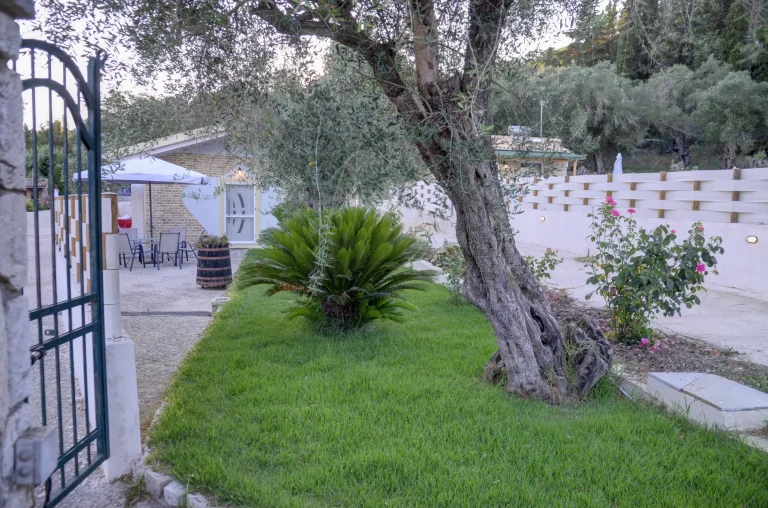 Chrysanthi's house Gardelades Corfu, family house for rent