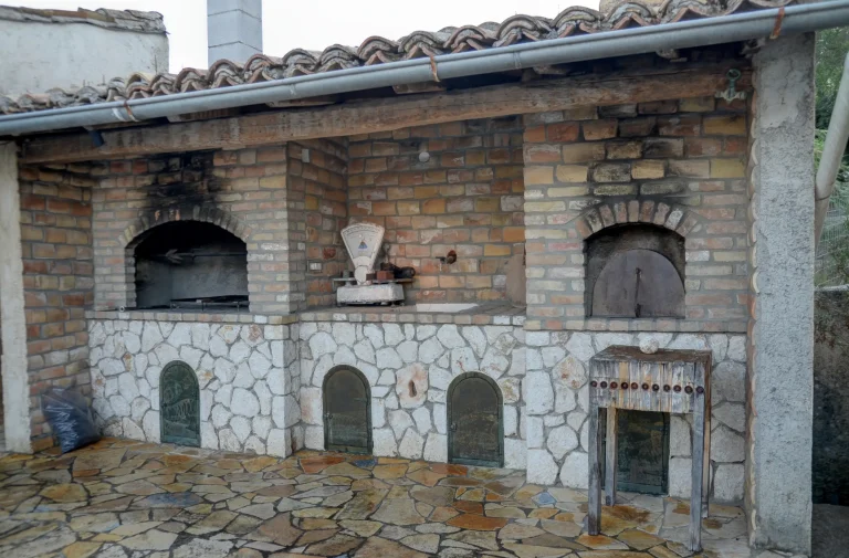 Chrysanthi's house Gardelades Corfu, family house for rent