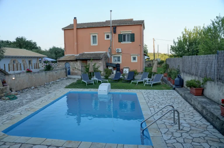 Chrysanthi's house Gardelades Corfu, family house for rent