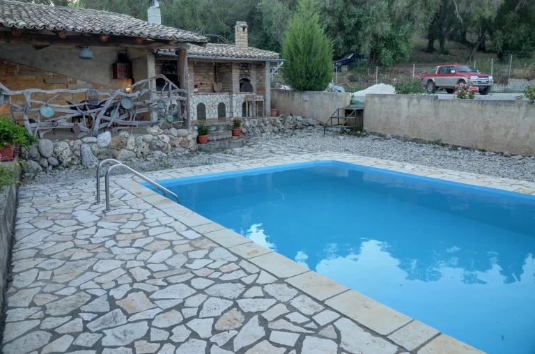 Chrysanthi's house Gardelades Corfu, family house for rent