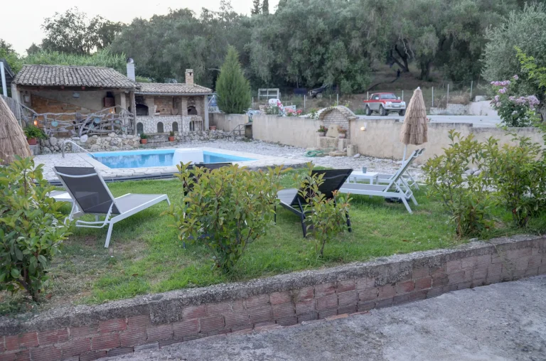 Chrysanthi's house Gardelades Corfu, family house for rent
