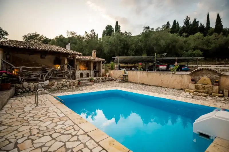 Chrysanthi's house Gardelades Corfu, family house for rent
